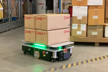 AMR developed by IDEC Corporation for their internal intralogistics needs, equipped with 2 SWD® 125 and 2 security scanners IDEC SE2L