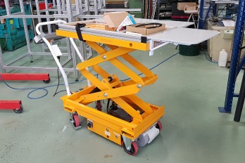 Industrieller Wagen mit Hebebühne mit elektrischem Rad von ez-Wheel AWD® 150.